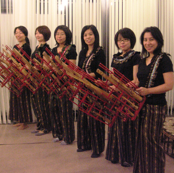 タイの竹楽器アンガルンを演奏しよう タイの竹楽器アンガルンを演奏しよう